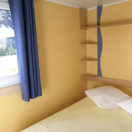 Mobil-home Confortable Avec Terrasse - 4 Pers. - Api-1-52-2791 Campsite