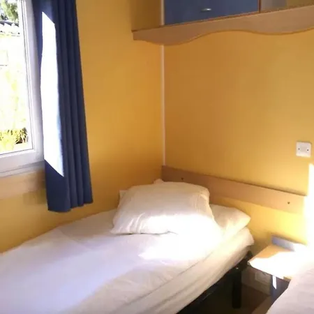 Mobil-home Confortable Avec Terrasse - 4 Pers. - Api-1-52-2791 Campsite